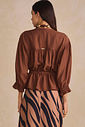 Camisa diferenciada em crepe amassado 90974 Linzzi