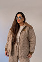 JAQUETA PUFFER MONOGRAMA JULIE LANÇA PERFUME JAQUETA PUFFER MONOGRAMA JULIE LANÇA PERFUME