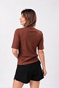 BLUSA MANGA CURTA CANELADA SARAH - Marrom Romeo BLUSA MANGA CURTA CANELADA SARAH - Marrom Romeo