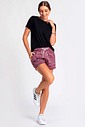 Short de Moletom Feminino Runner Larel Bordo Riscado Short de Moletom Feminino Runner Larel Bordo Riscado
