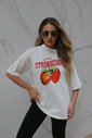 T-Shirt Over Strawberries Luxo Urbano