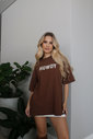 T-shirt Oversized Howdy Marrom Luxo Urbano