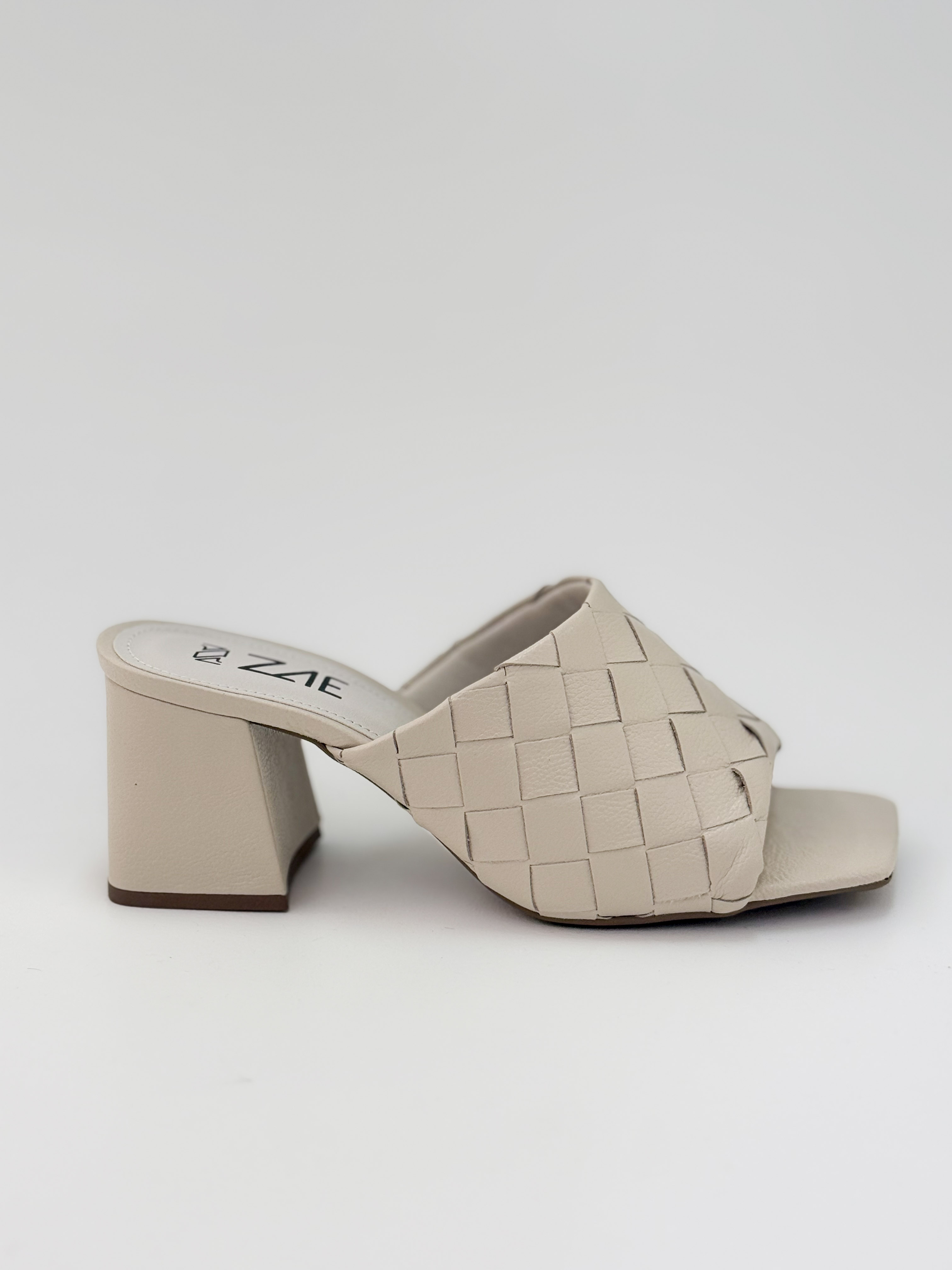 Rô - Tamanco com Tira Trançada Quadriculado Off White Rô - Tamanco com Tira Trançada Quadriculado Off White