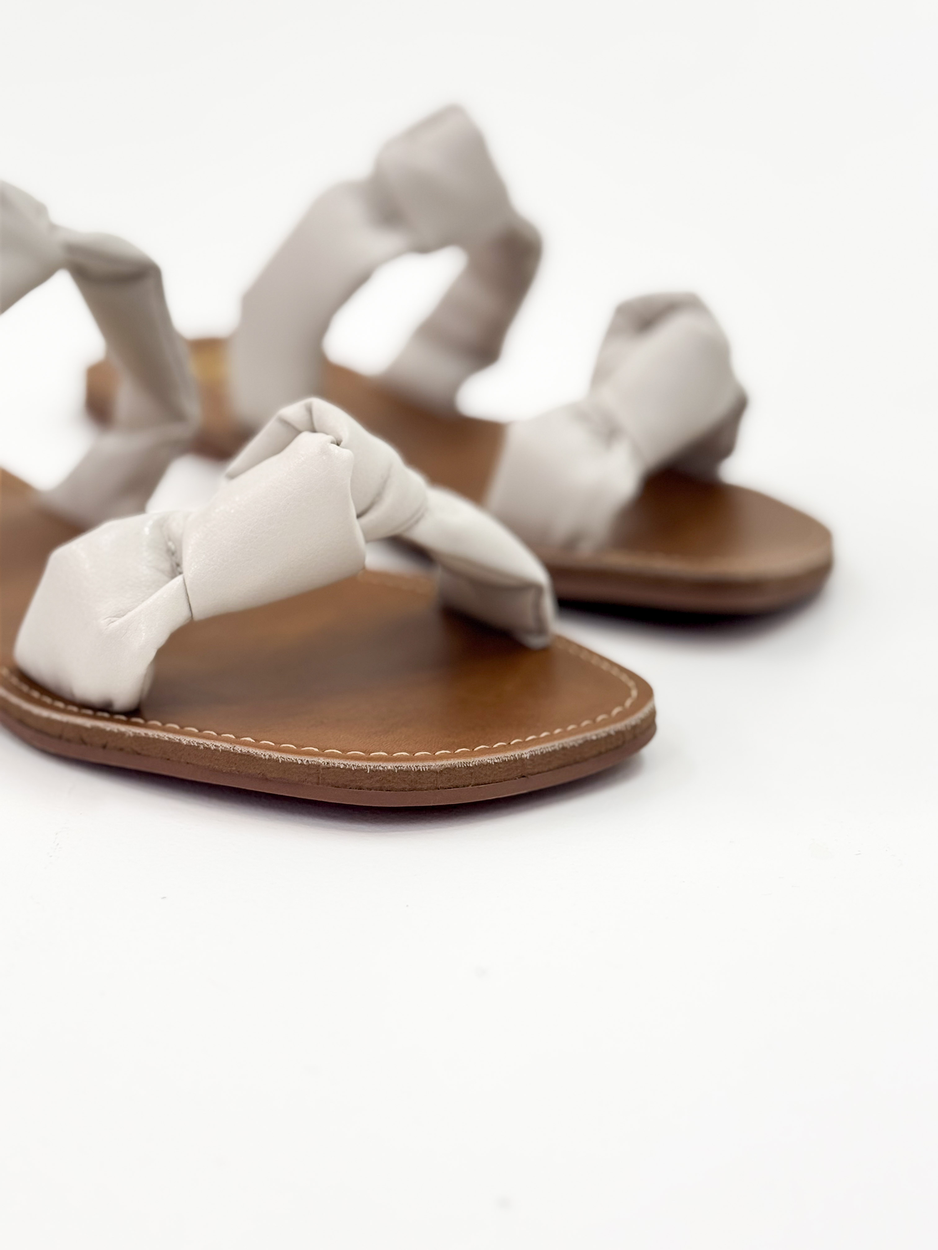 Luana - Chinelo Rasteira Off White Luana - Chinelo Rasteira Off White