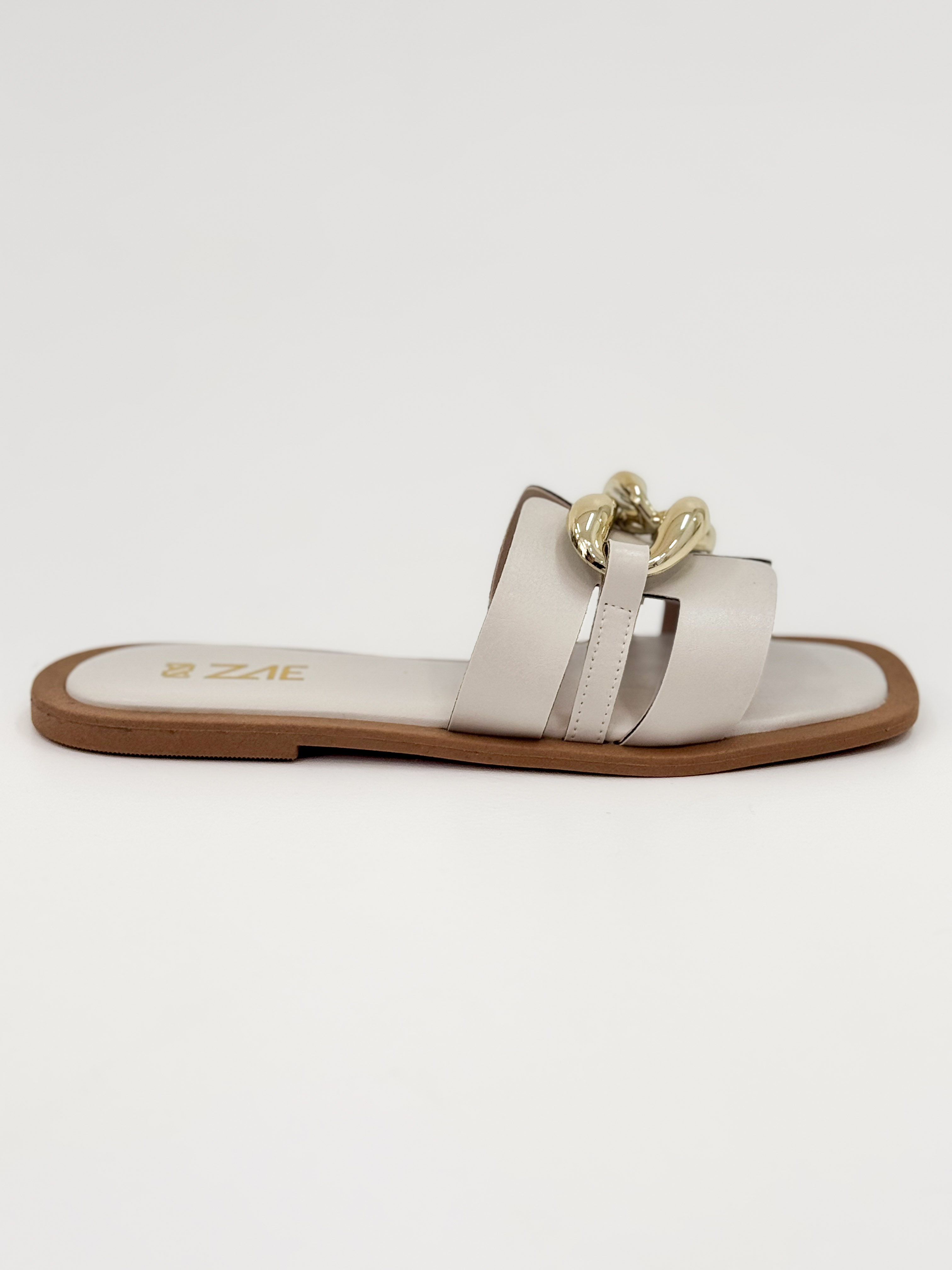 Clau – Chinelo Rasteira Off White com Detalhe Metálico Dourado Clau – Chinelo Rasteira Off White com Detalhe Metálico Dourado