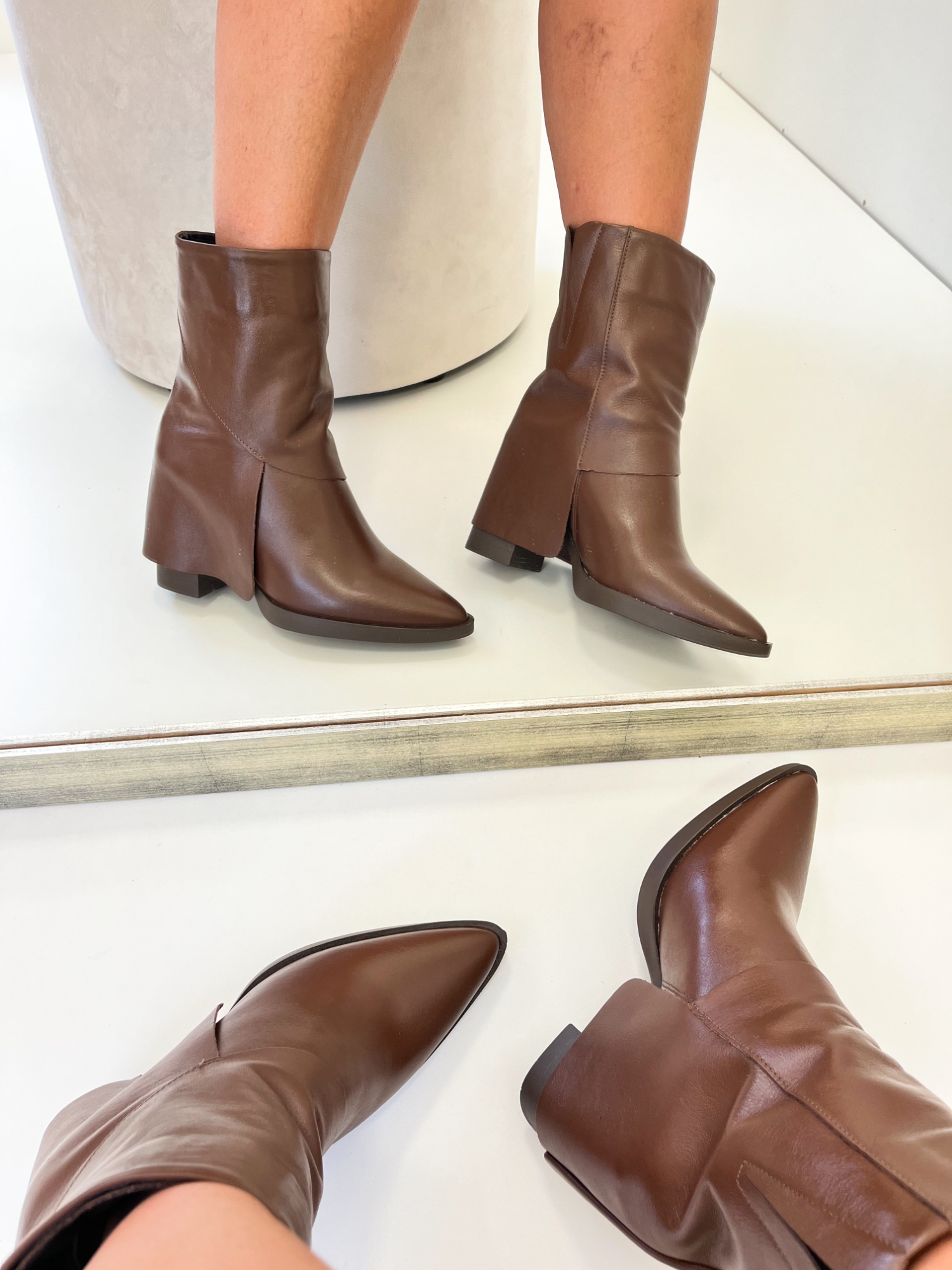 Beca - Bota Feminina 2 em 1 Capa Removível em Couro Chocolate