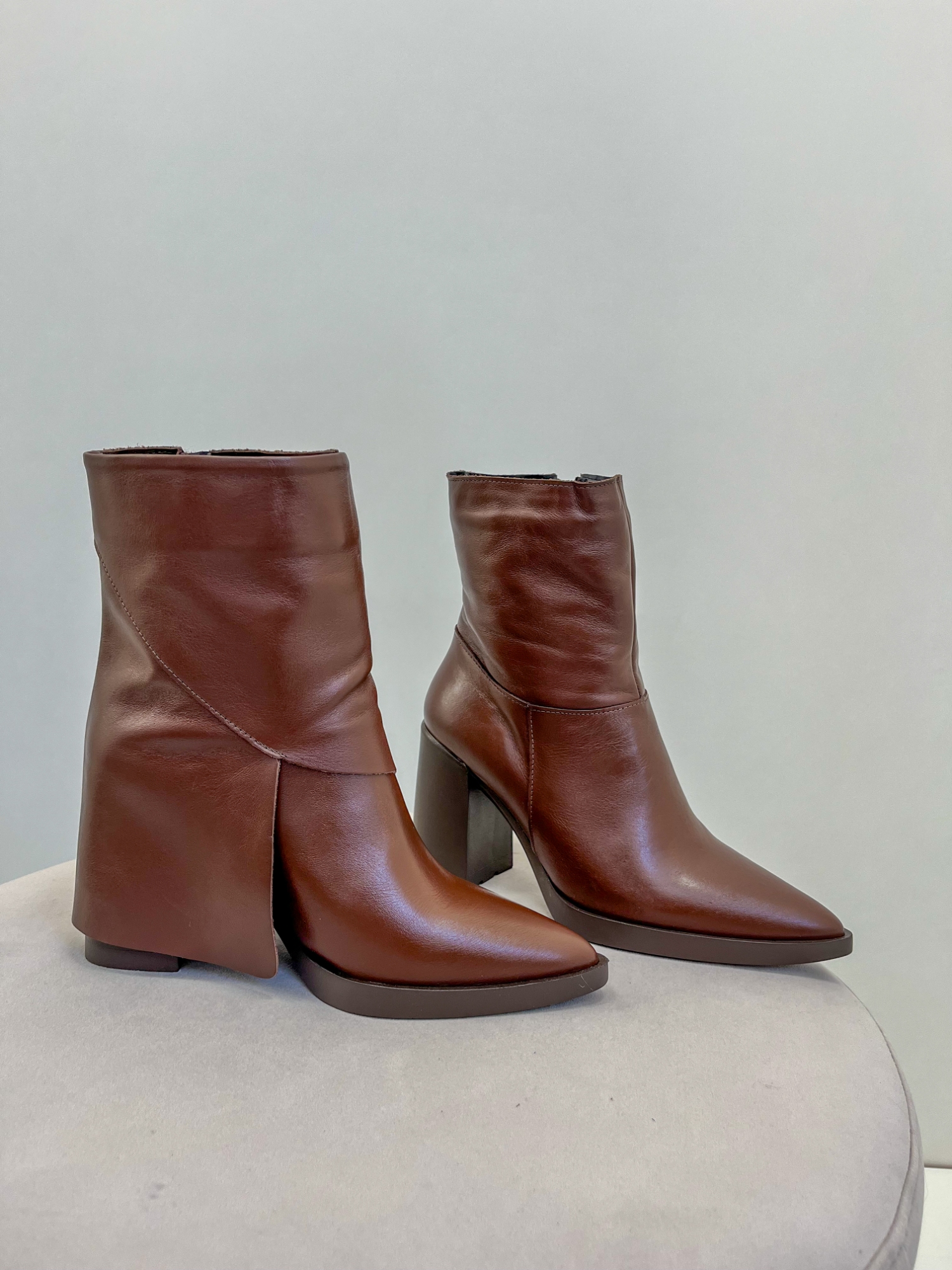 Beca - Bota Feminina 2 em 1 Capa Removível em Couro Chocolate