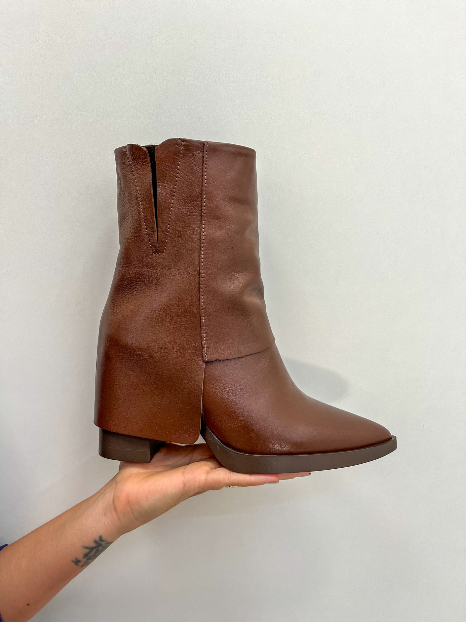 Beca - Bota Feminina 2 em 1 Capa Removível em Couro Chocolate