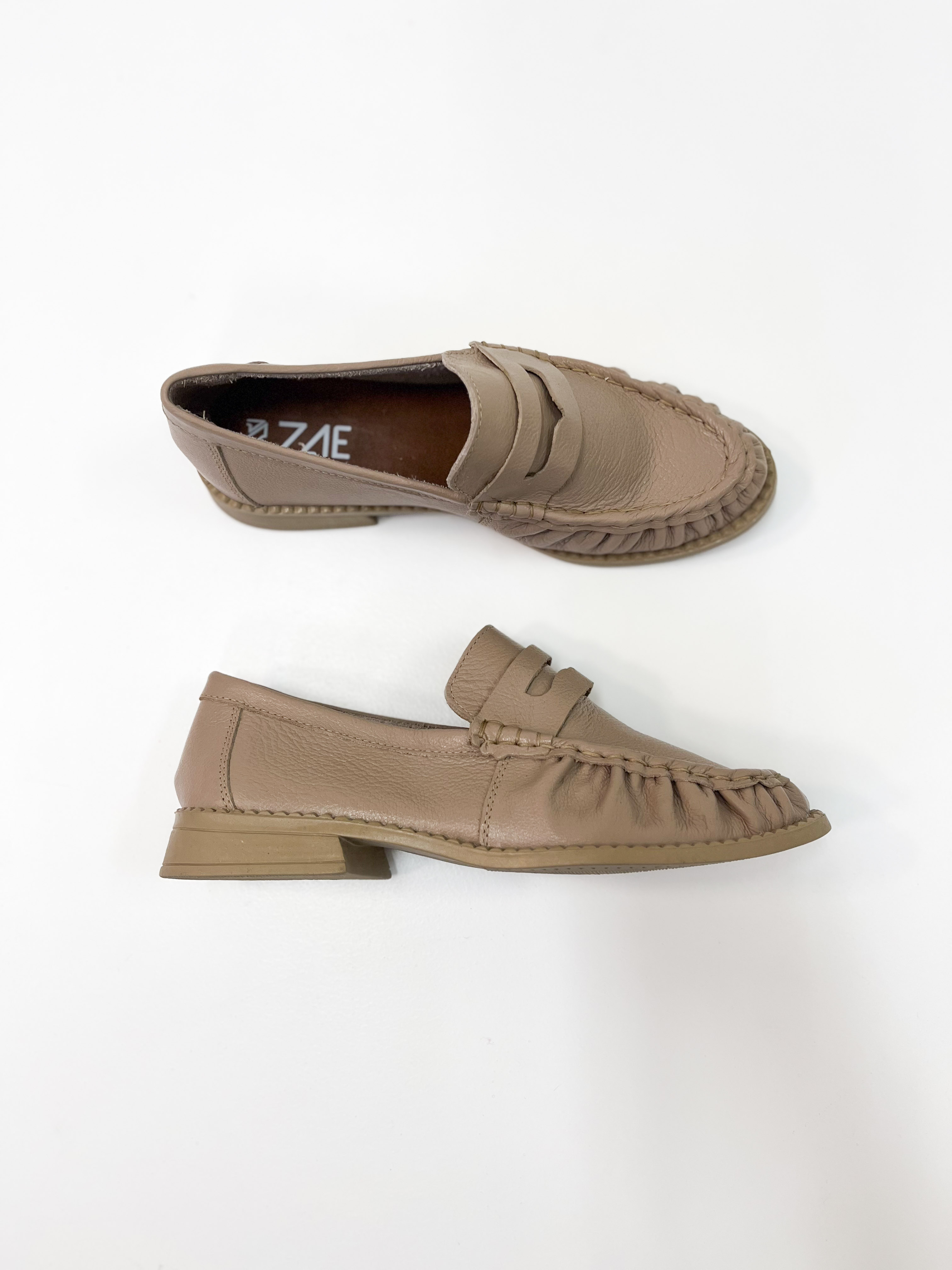 Micheli - Mocassim em Couro cor Skin com Detalhe Vazado Micheli - Mocassim em Couro cor Skin com Detalhe Vazado