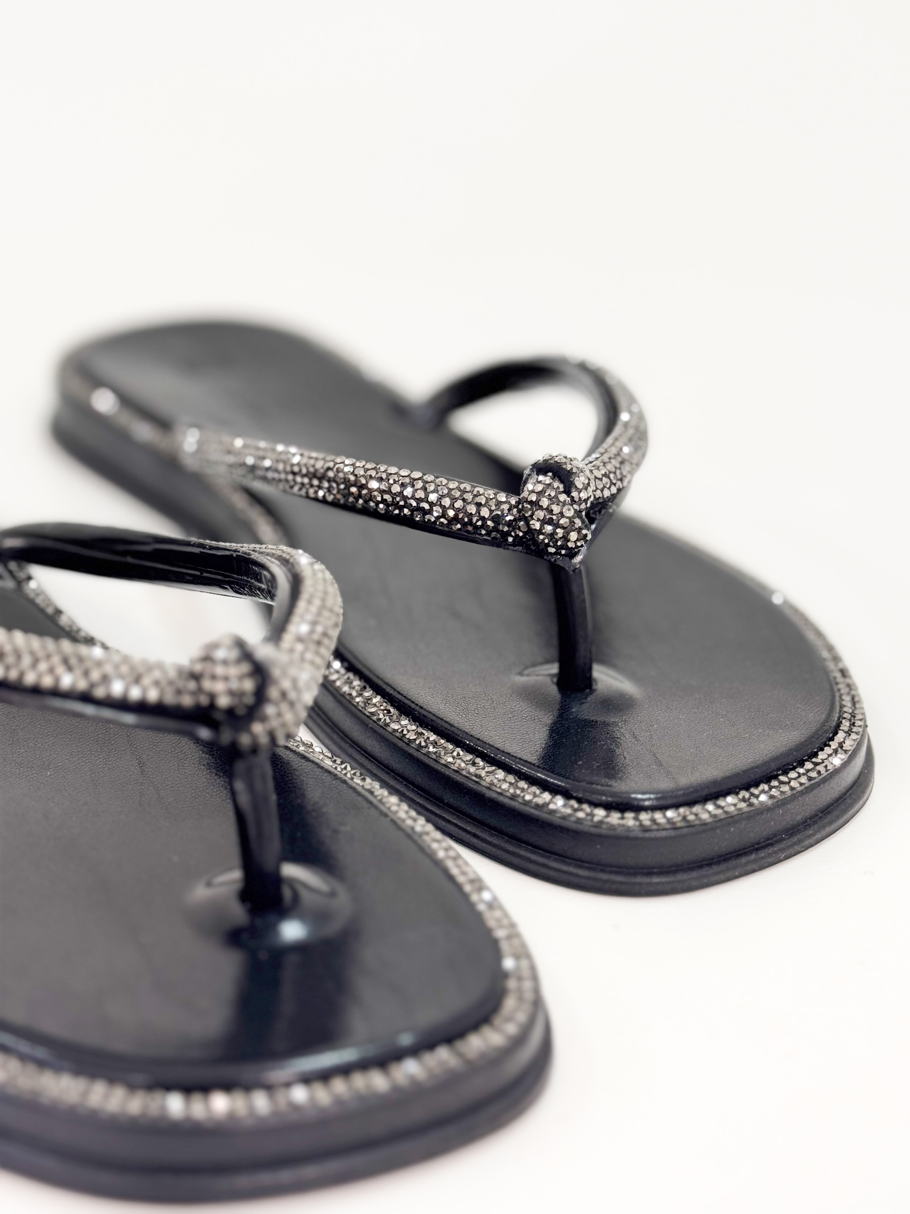 Martina - Chinelo Papete Preto com Detalhe Trançado e Aplicações Martina - Chinelo Papete Preto com Detalhe Trançado e Aplicações