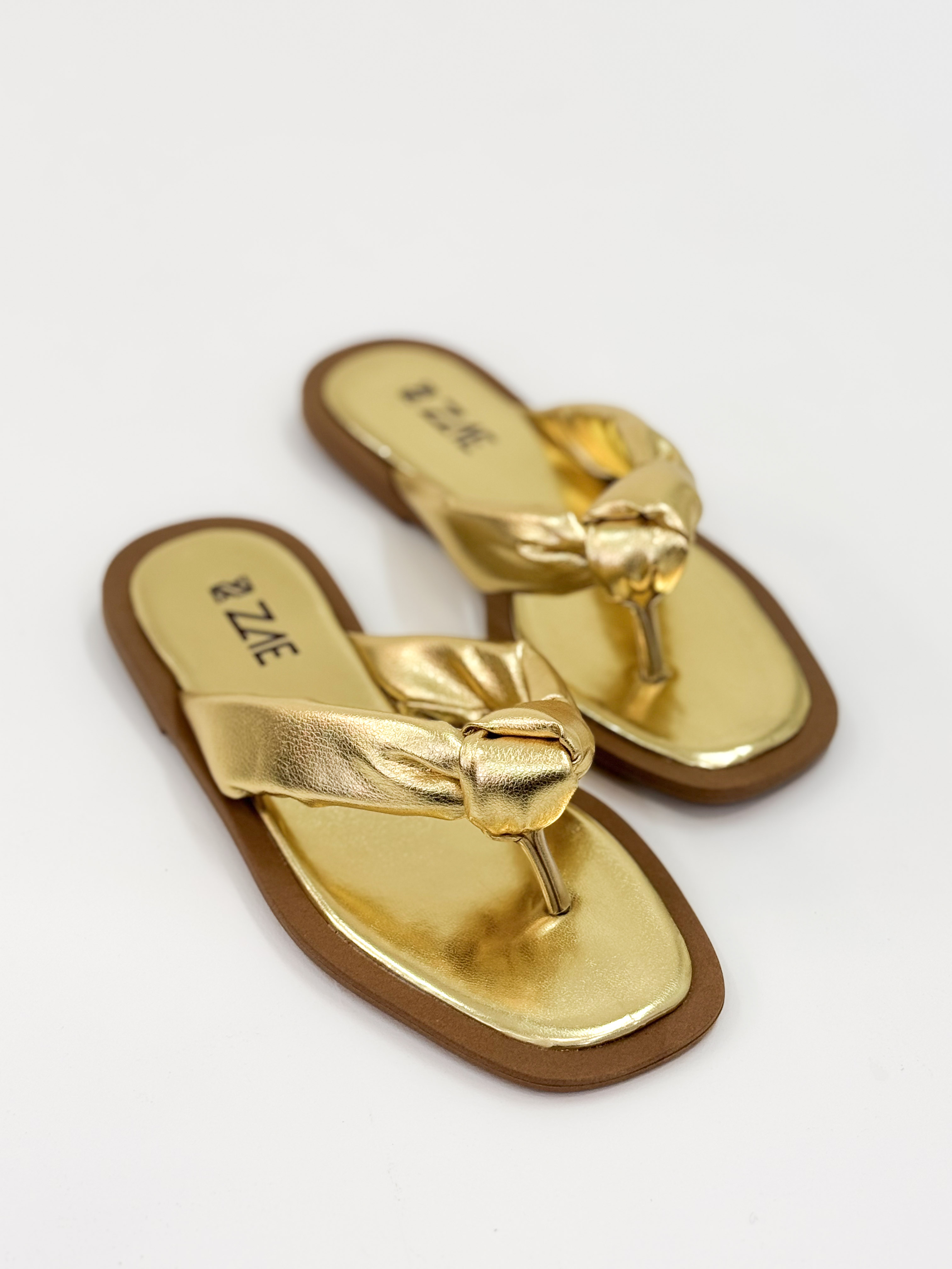 Lourdes — Chinelo  Rasteira Ouro com Tira Torcida