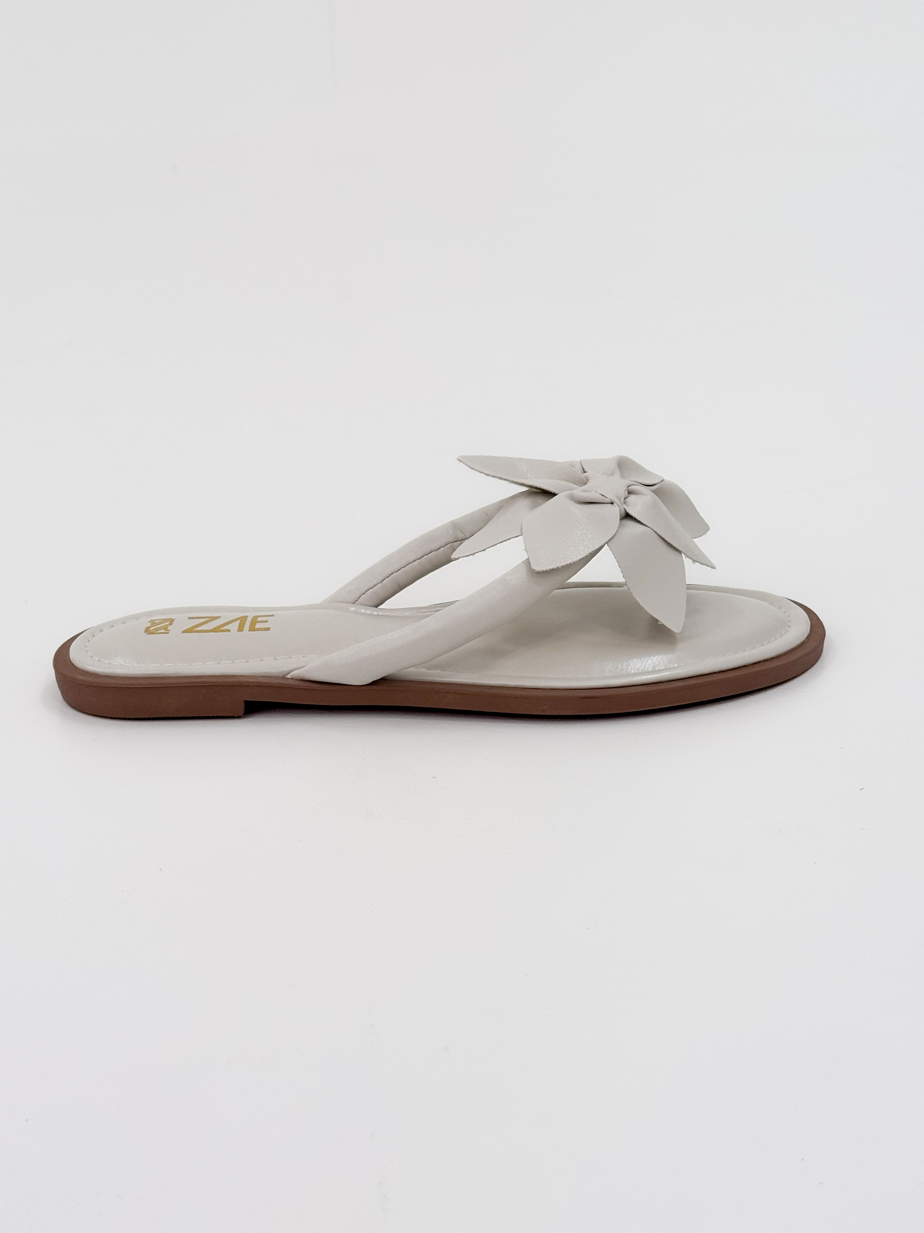 Dani — Chinelo Rasteira Off White com Flor Dani — Chinelo Rasteira Off White com Flor