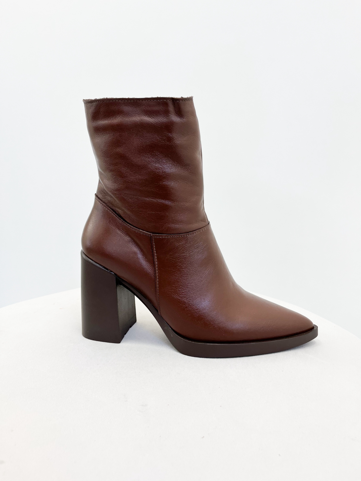 Beca - Bota Feminina 2 em 1 Capa Removível em Couro Chocolate