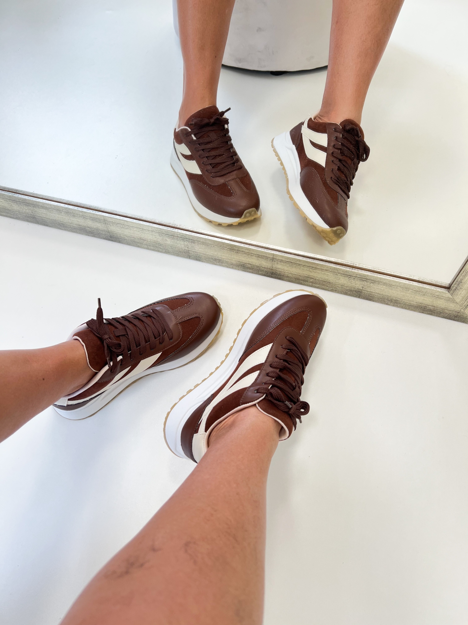 Mary - Tênis Feminino Chunky Marrom com Listras Off-White Mary - Tênis Feminino Chunky Marrom com Listras Off-White