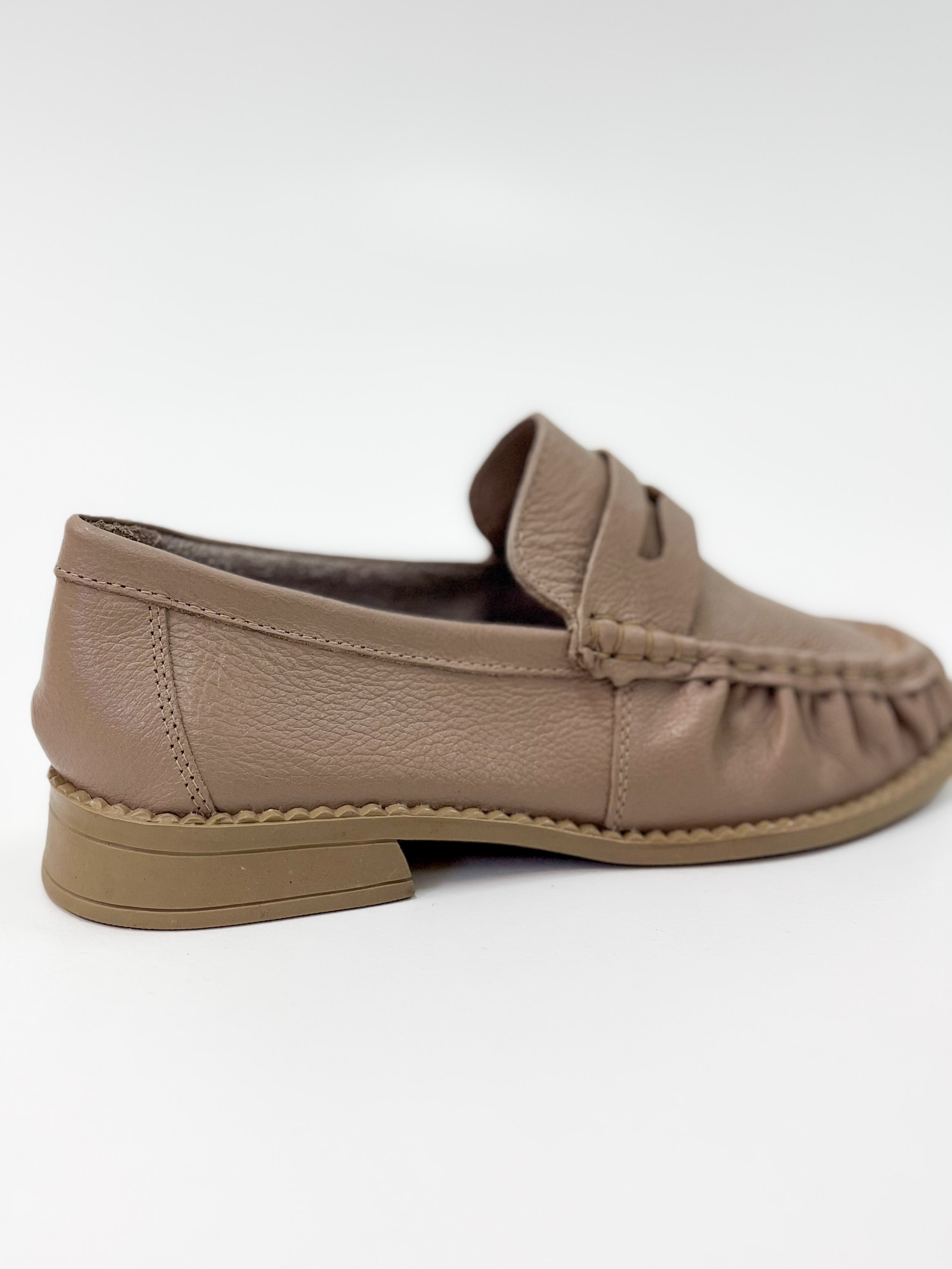 Micheli - Mocassim em Couro cor Skin com Detalhe Vazado Micheli - Mocassim em Couro cor Skin com Detalhe Vazado
