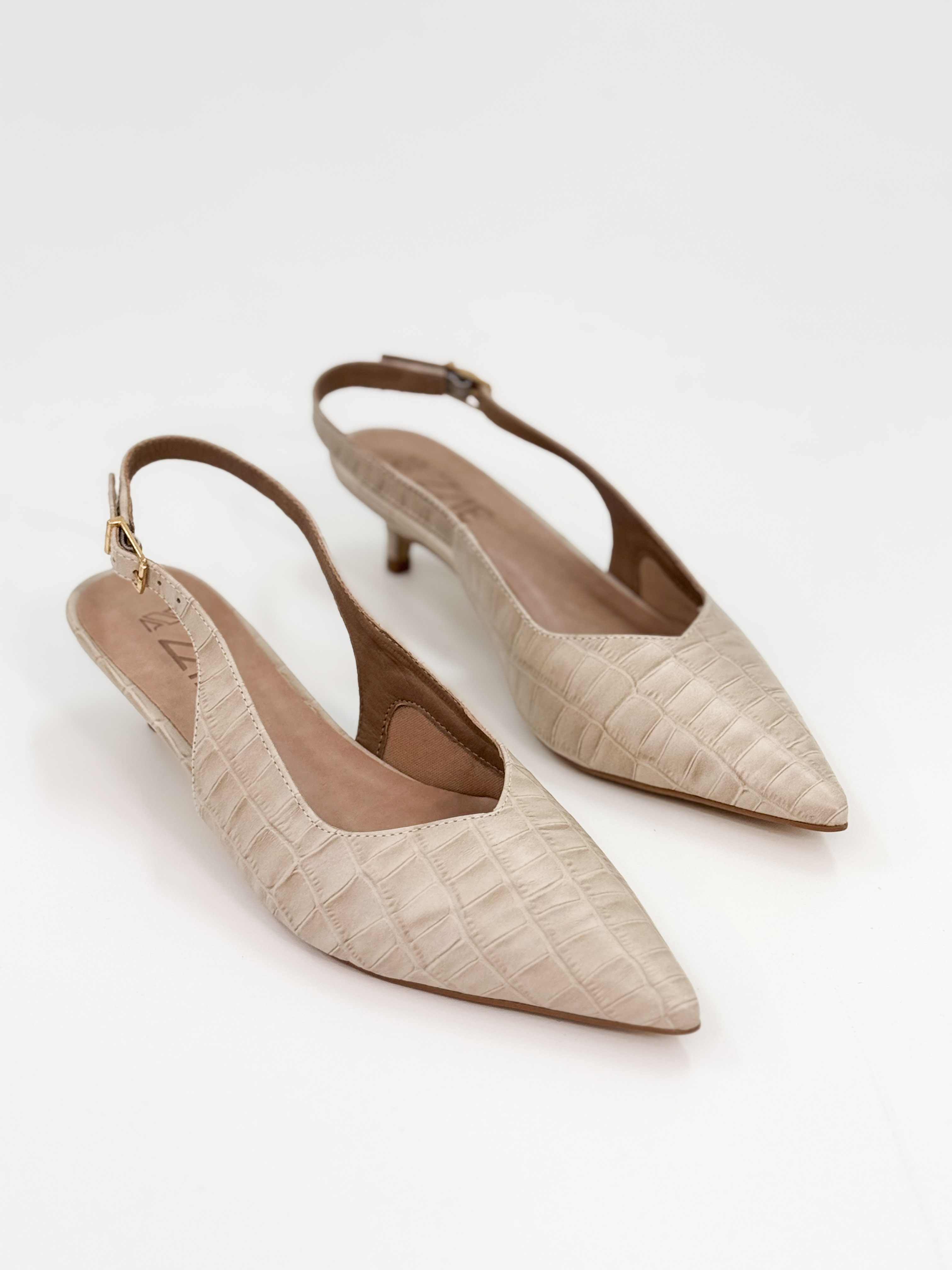 Marina- Scarpin Slingback Croco Nude com Salto Fino Marina- Scarpin Slingback Croco Nude com Salto Fino