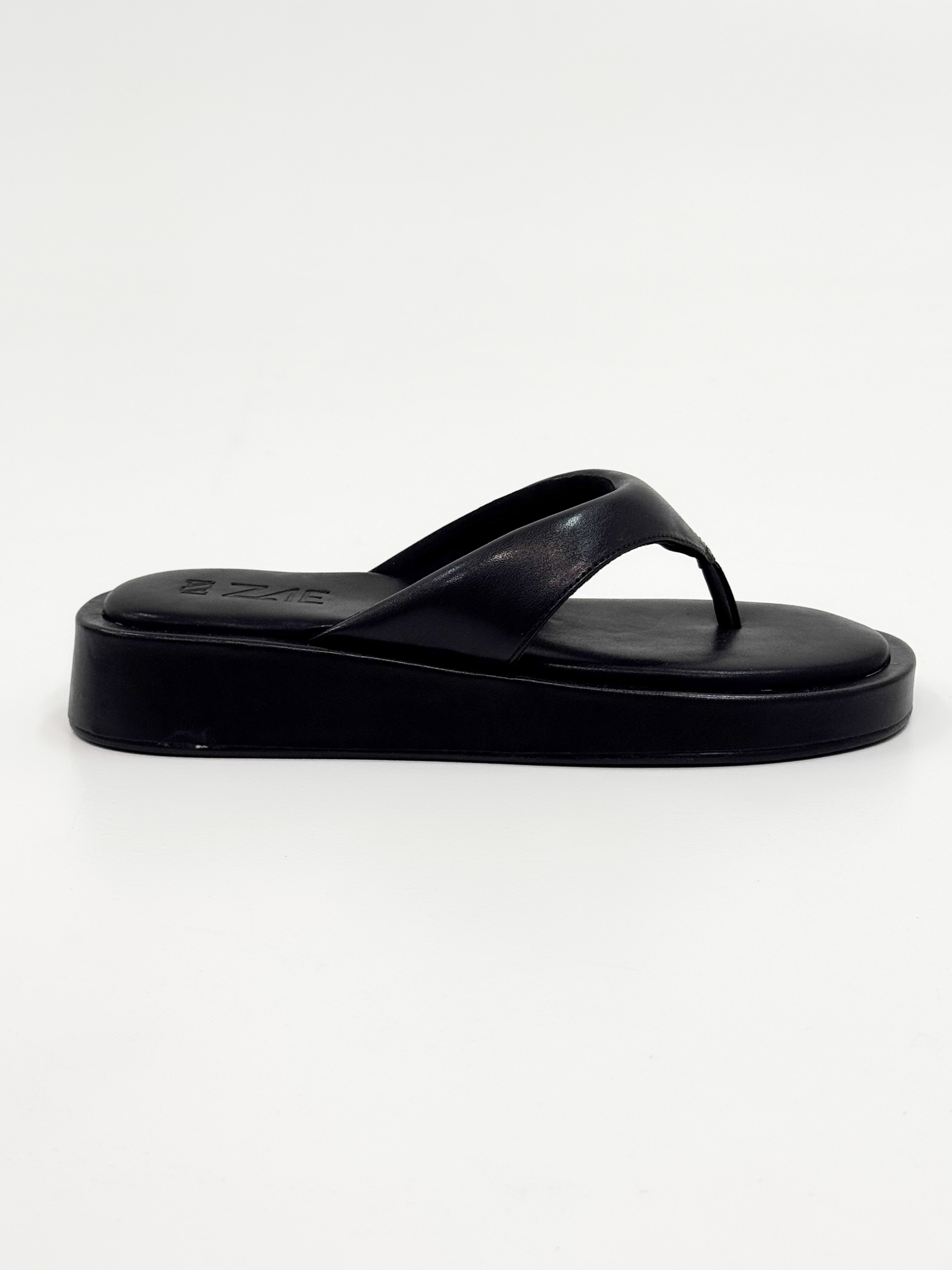 Franci – Tamanco Plataforma Preto com Tira Larga Franci – Tamanco Plataforma Preto com Tira Larga