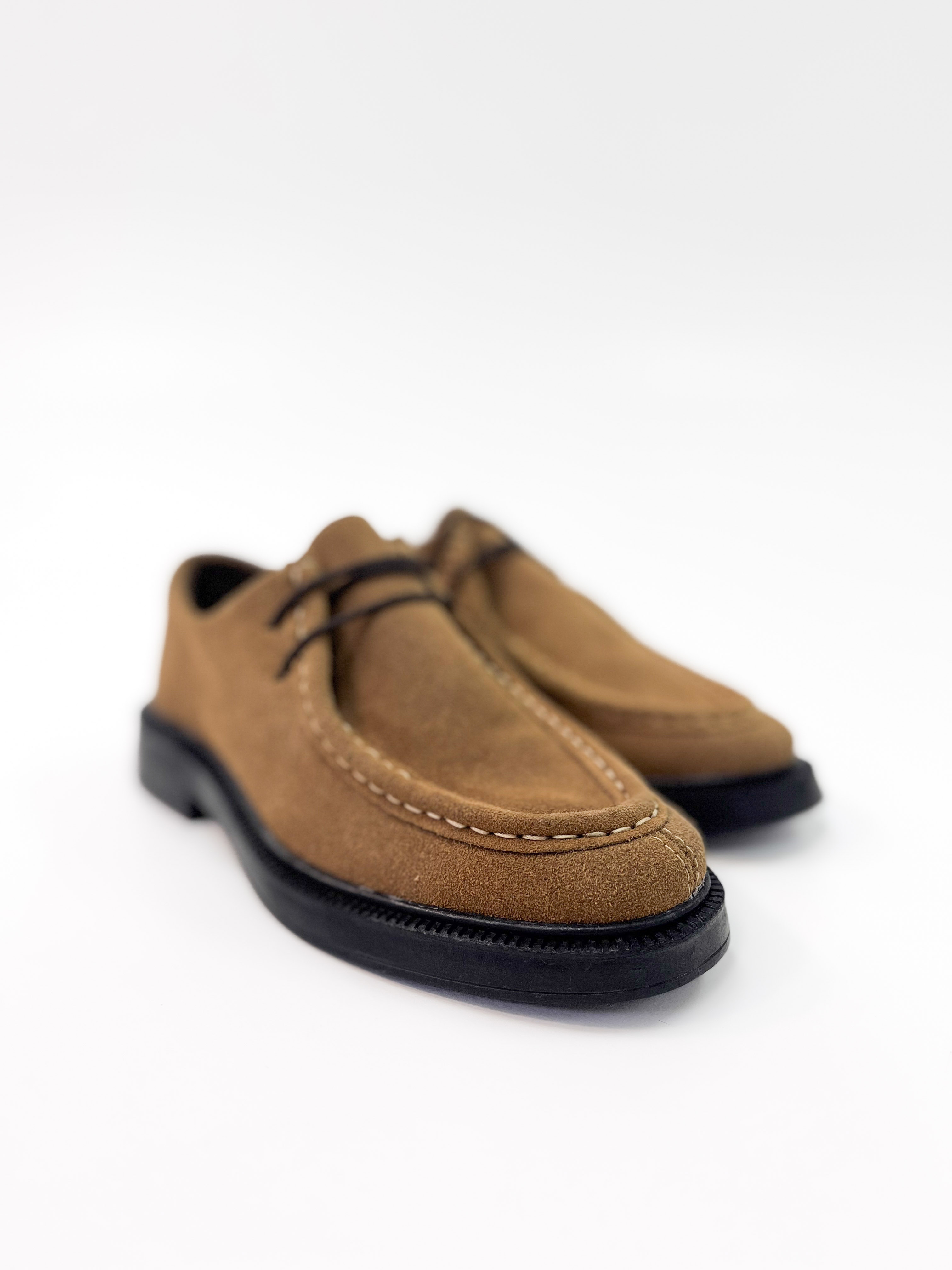Lu - Mocassim em Couro Camel Solado Tratorado Preto