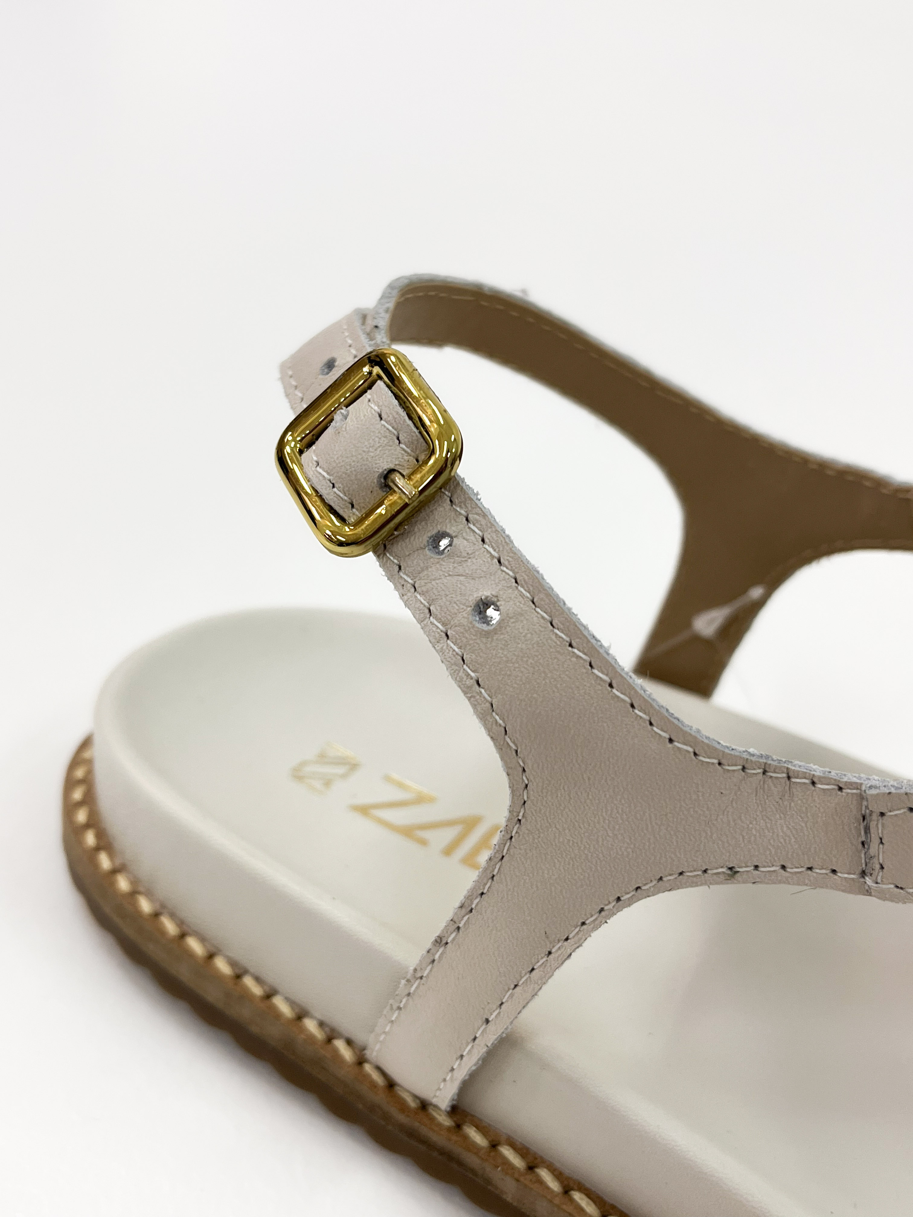 Mirela - Papete Flatform em Couro Off White Anel Dedo