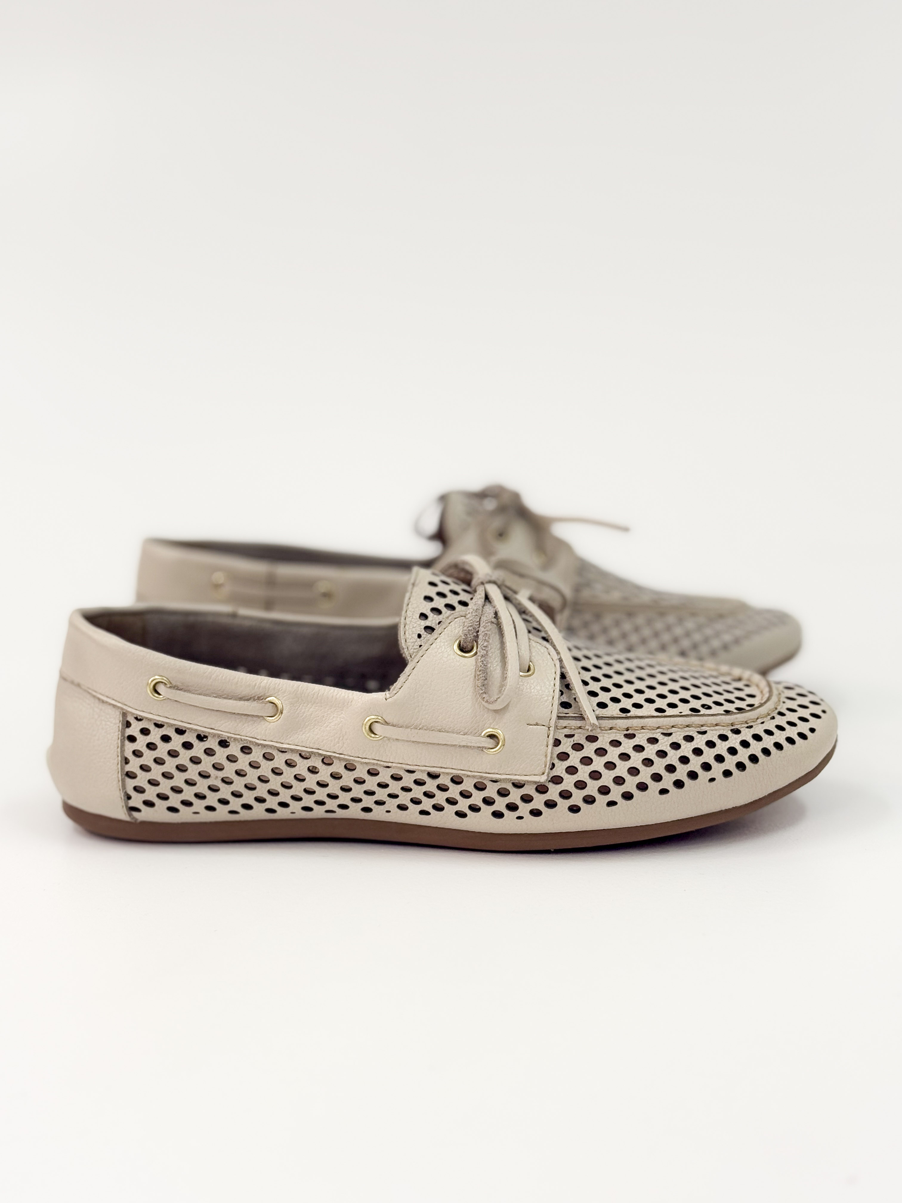 Rose - Mocassim em Couro Off White com Textura Vazada e Cadarço Rose - Mocassim em Couro Off White com Textura Vazada e Cadarço