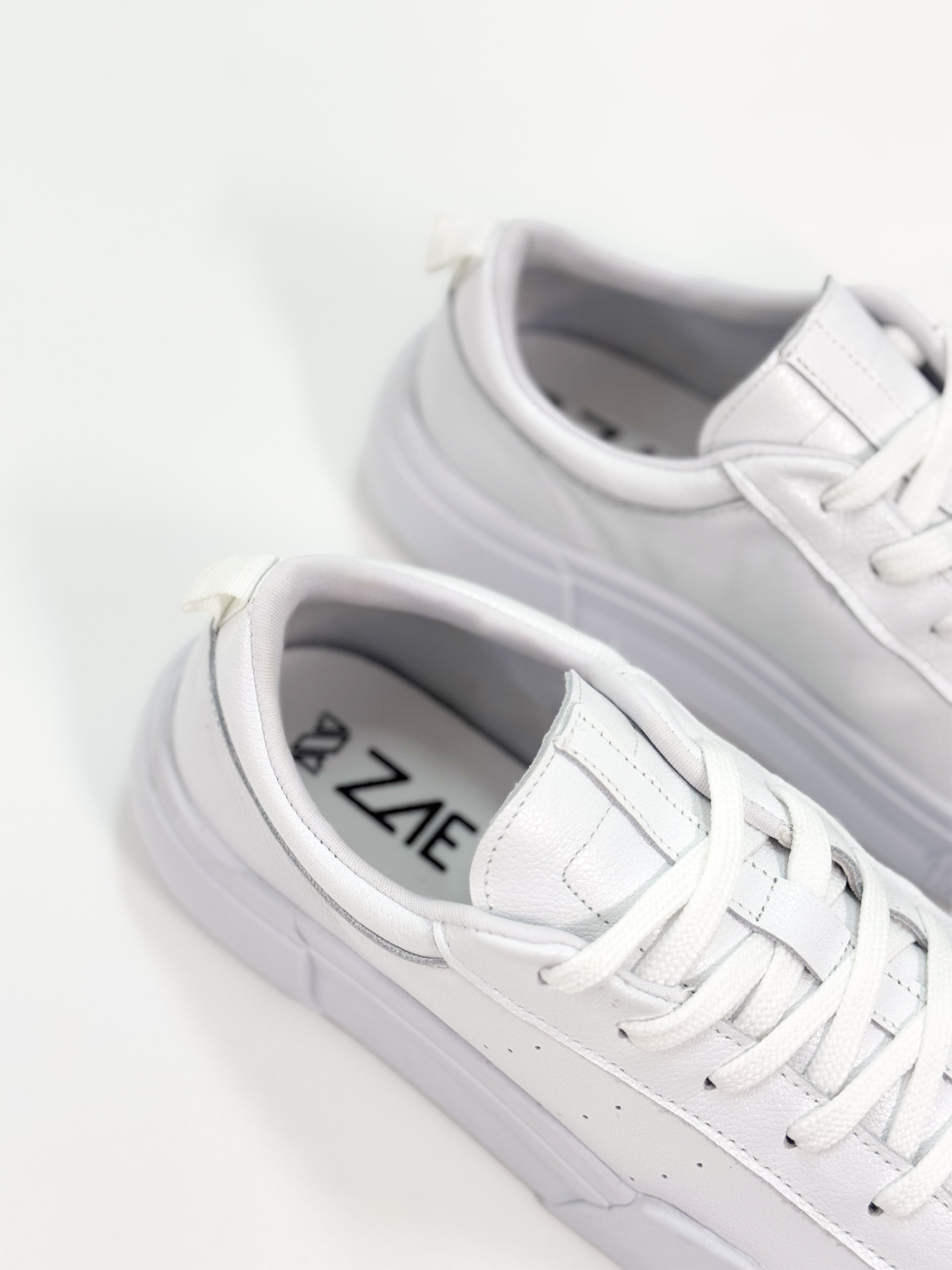 Malibu - Tênis em Couro Branco com Solado Robusto Texturizado Malibu - Tênis em Couro Branco com Solado Robusto Texturizado