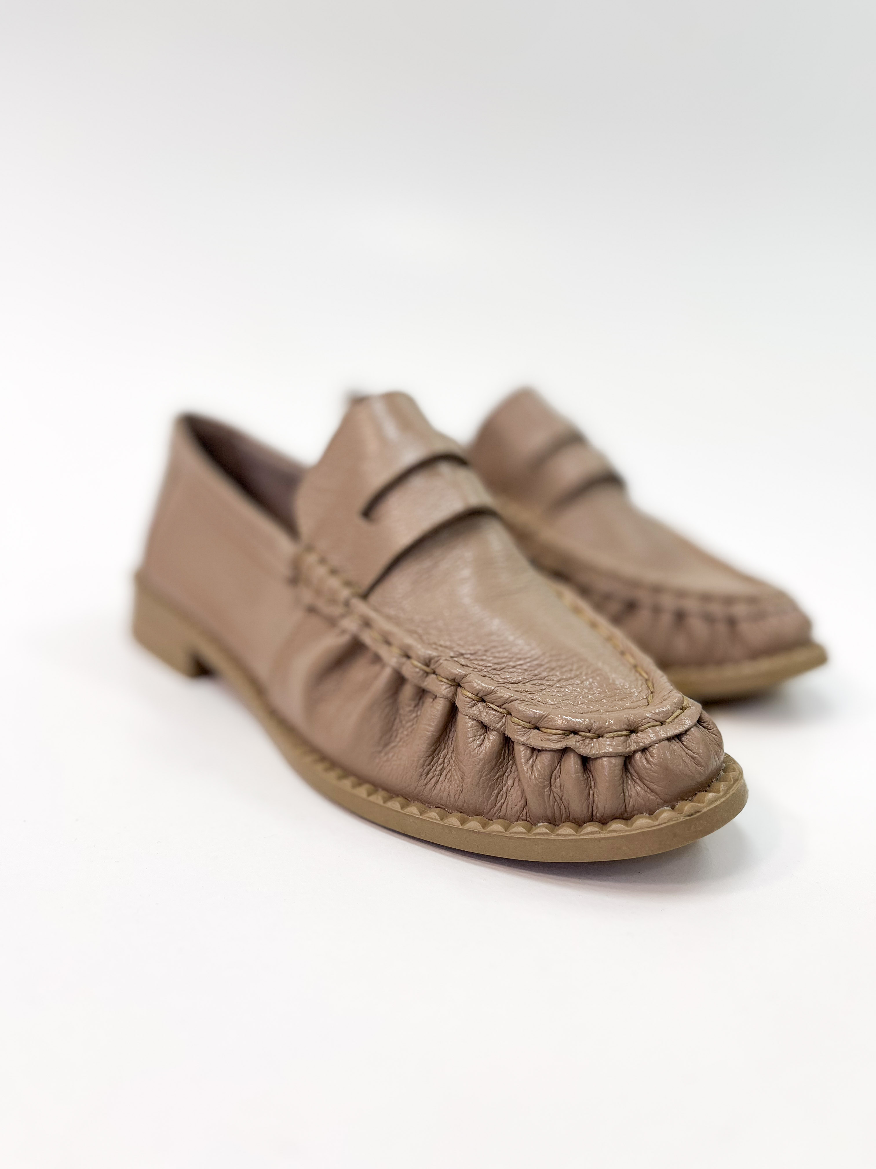 Micheli - Mocassim em Couro cor Skin com Detalhe Vazado Micheli - Mocassim em Couro cor Skin com Detalhe Vazado