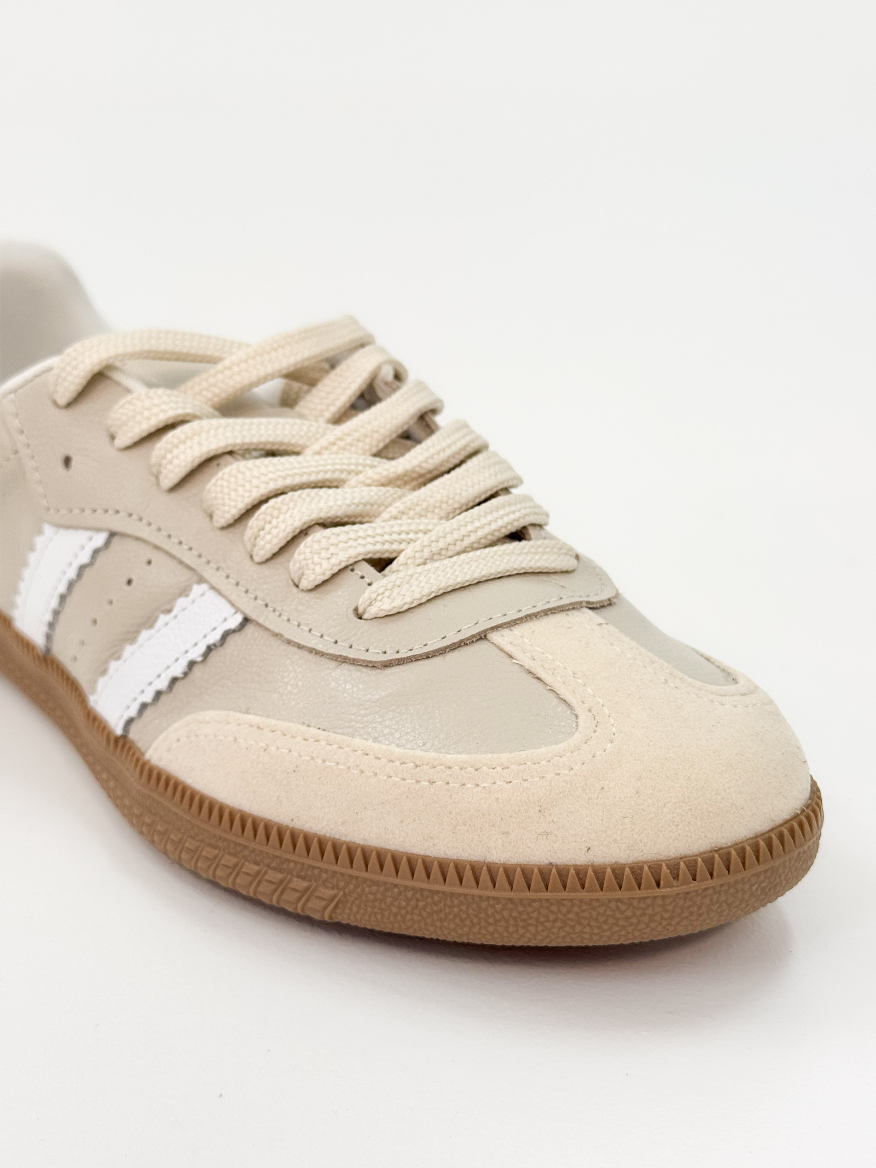 Campana - Tênis em Camurça Off White com Listras Laterais Brancas Campana - Tênis em Camurça Off White com Listras Laterais Brancas