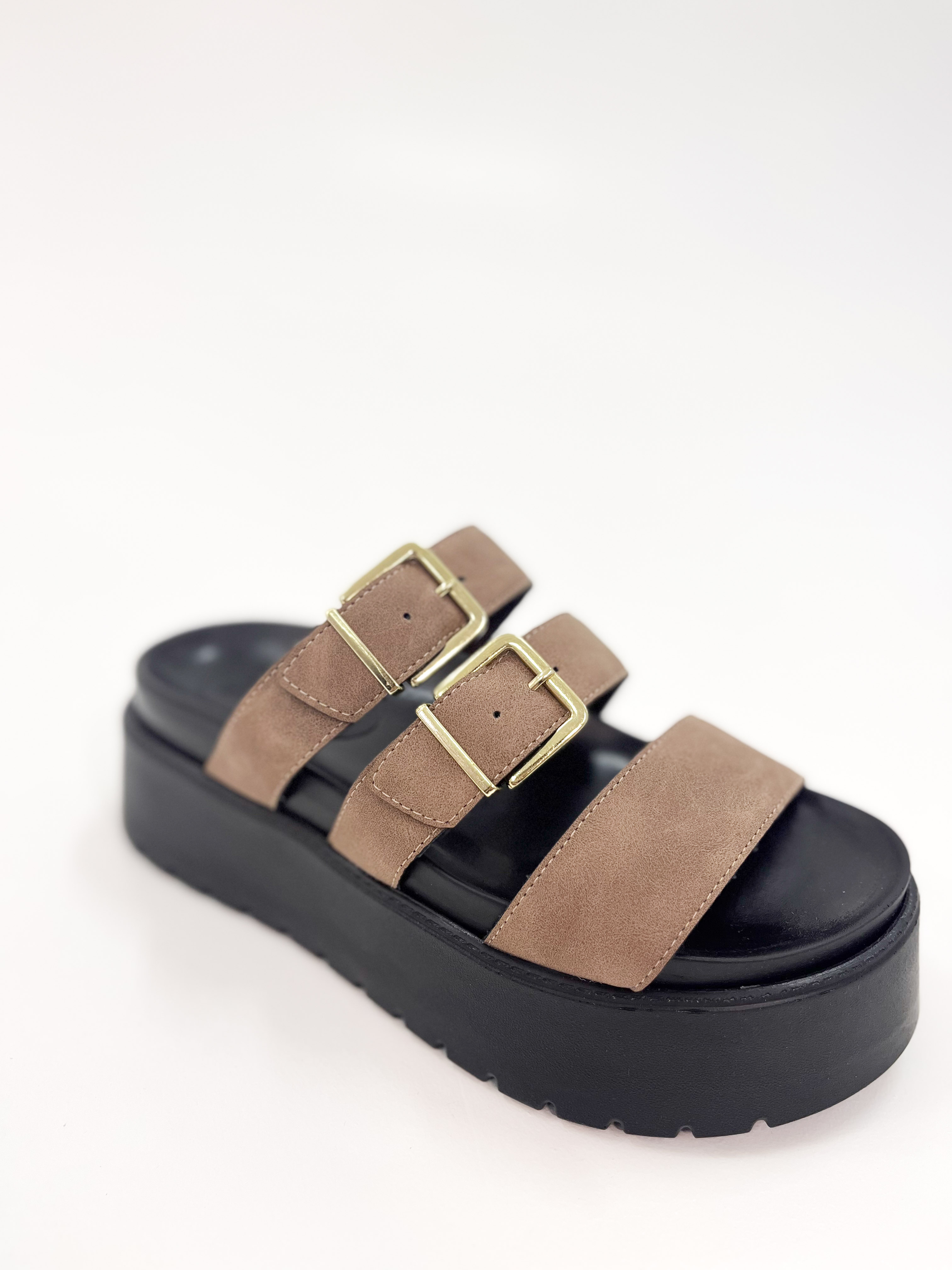 Vivi - Flat Plataforma em Nobuck Marrom Com Três Tiras