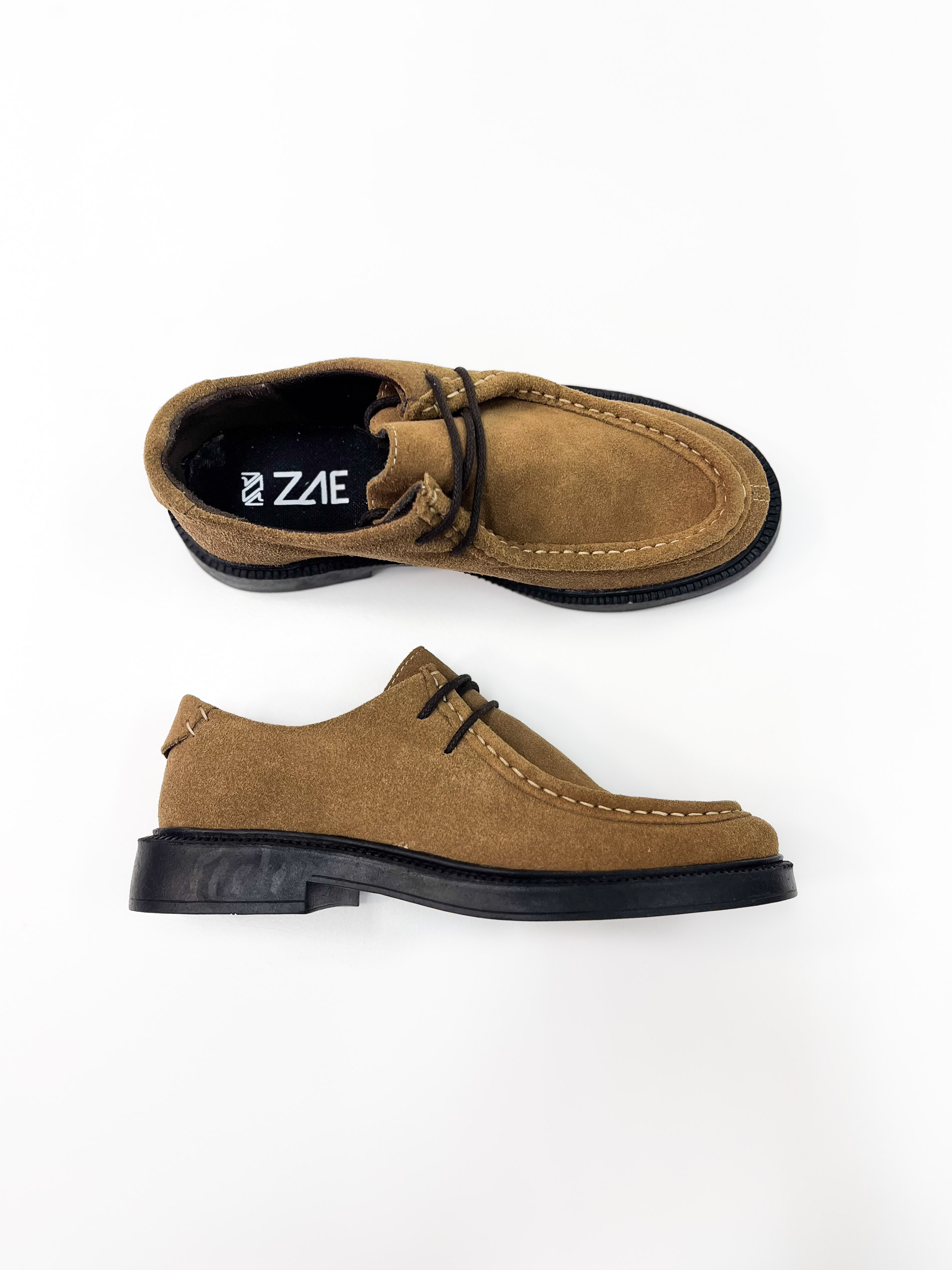 Lu - Mocassim em Couro Camel Solado Tratorado Preto