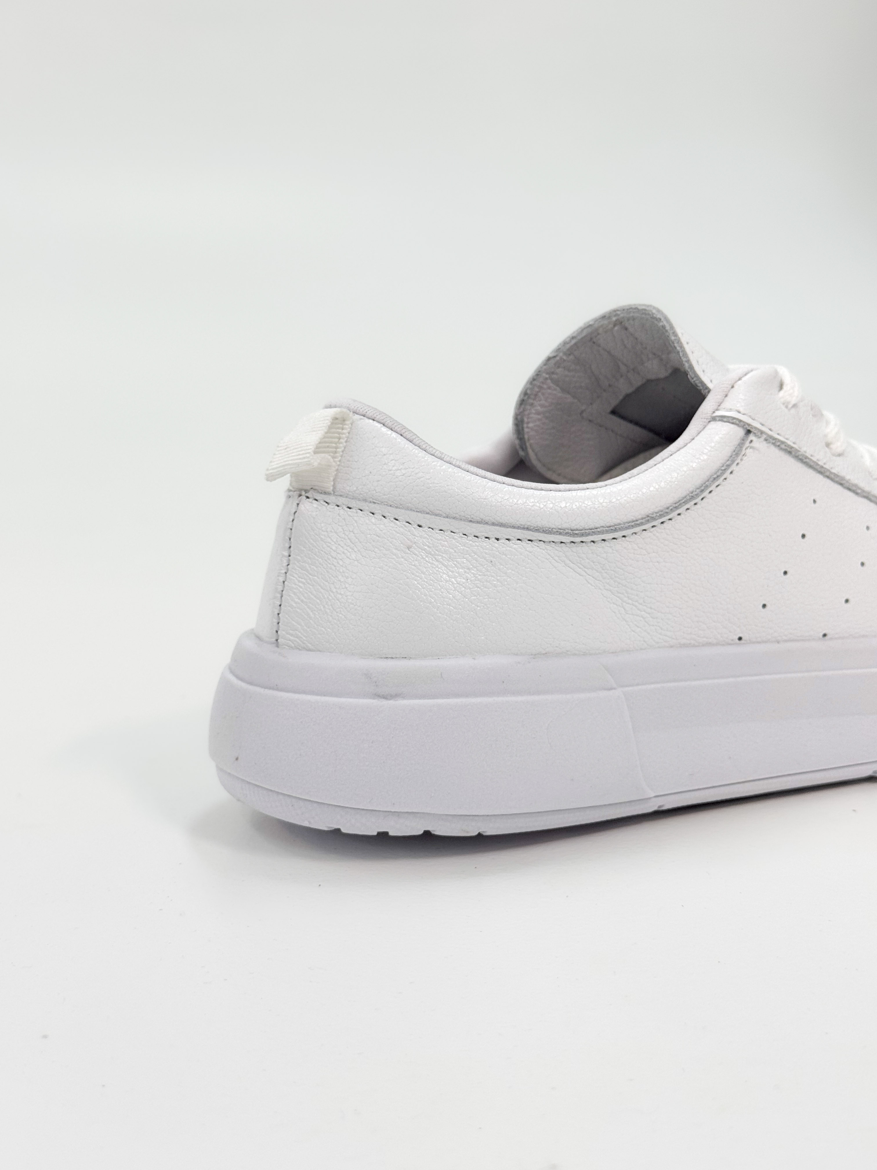 Malibu - Tênis em Couro Branco com Solado Robusto Texturizado Malibu - Tênis em Couro Branco com Solado Robusto Texturizado