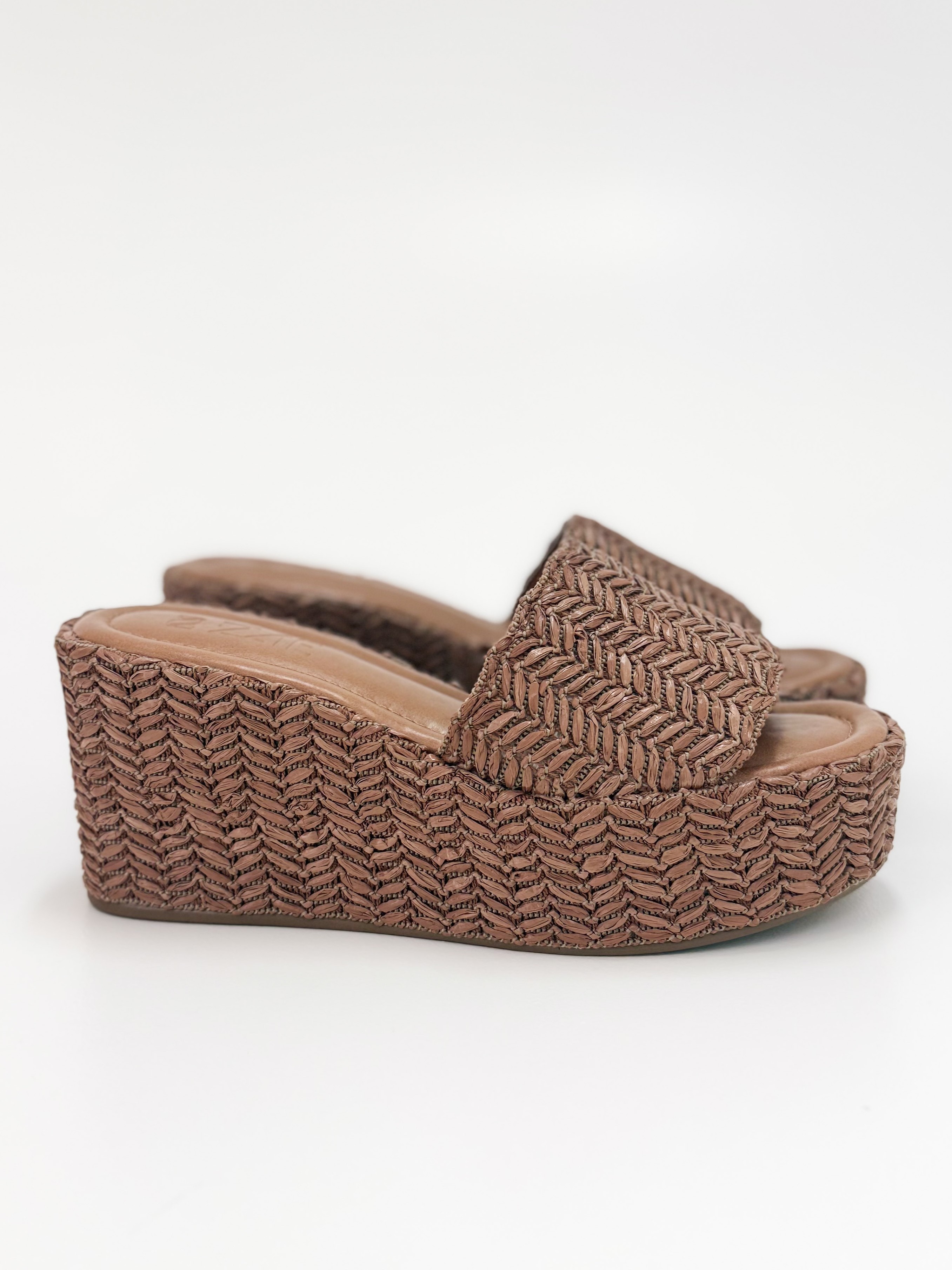 Sandra - Tamanco Tramado em Ráfia cor Ferrugem com Solado Flatform Sandra - Tamanco Tramado em Ráfia cor Ferrugem com Solado Flatform