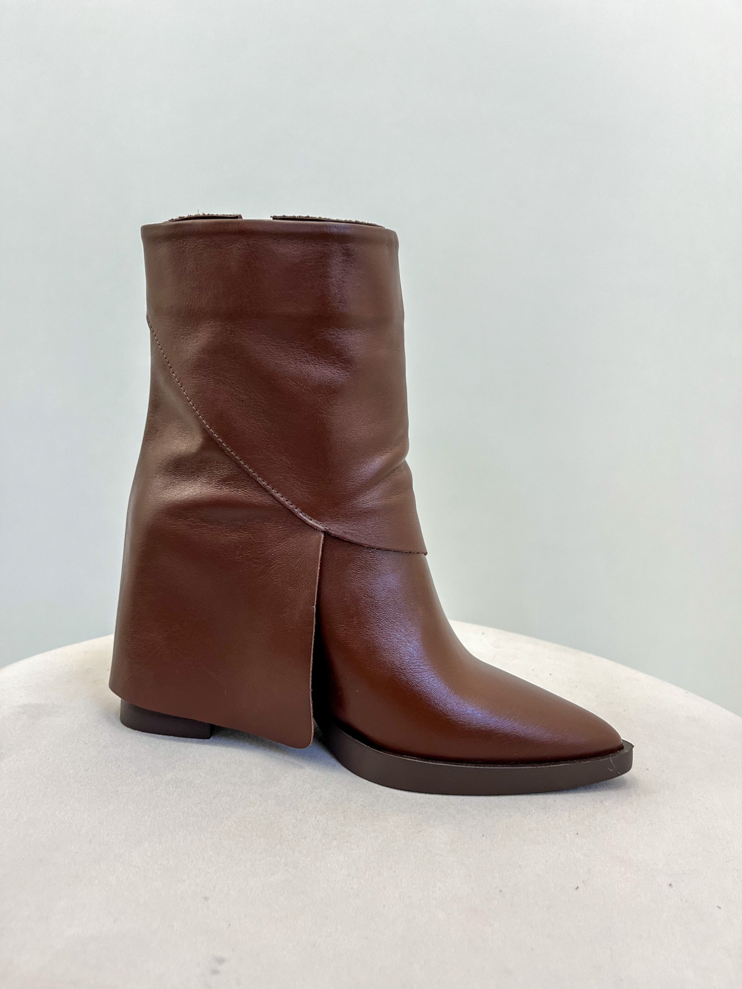 Beca - Bota Feminina 2 em 1 Capa Removível em Couro Chocolate