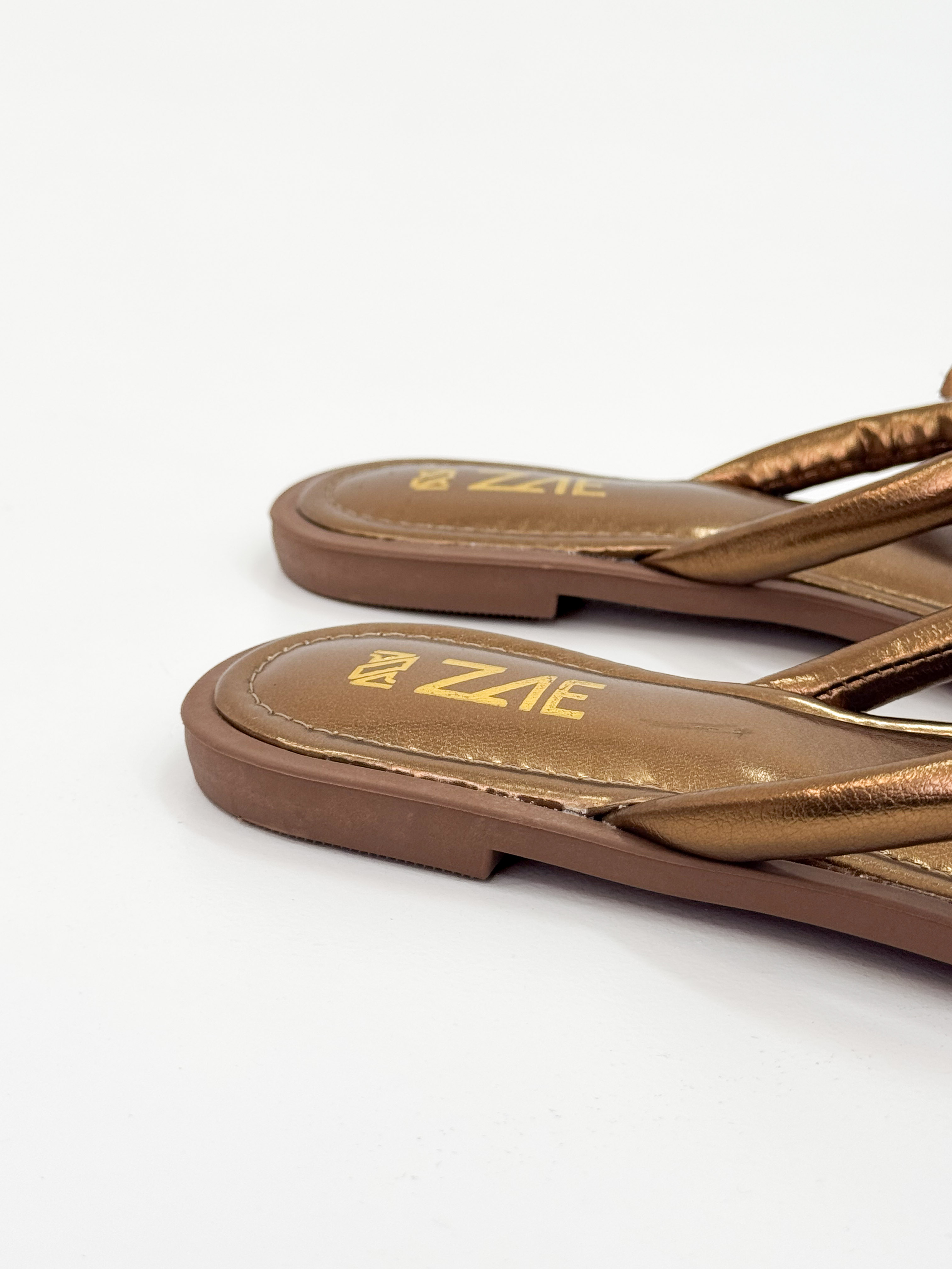 Dani — Chinelo Rasteira Bronze com Laço