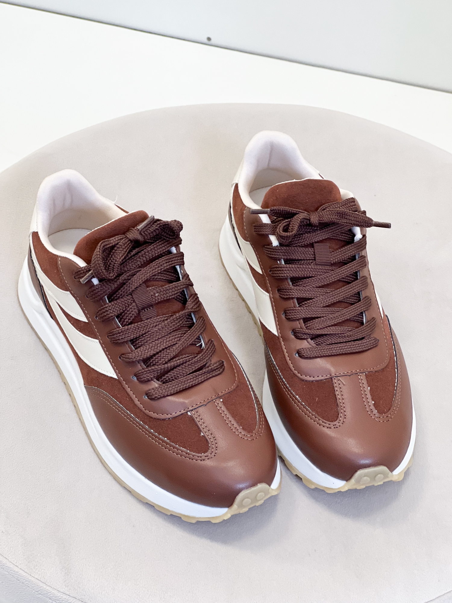 Mary - Tênis Feminino Chunky Marrom com Listras Off-White Mary - Tênis Feminino Chunky Marrom com Listras Off-White