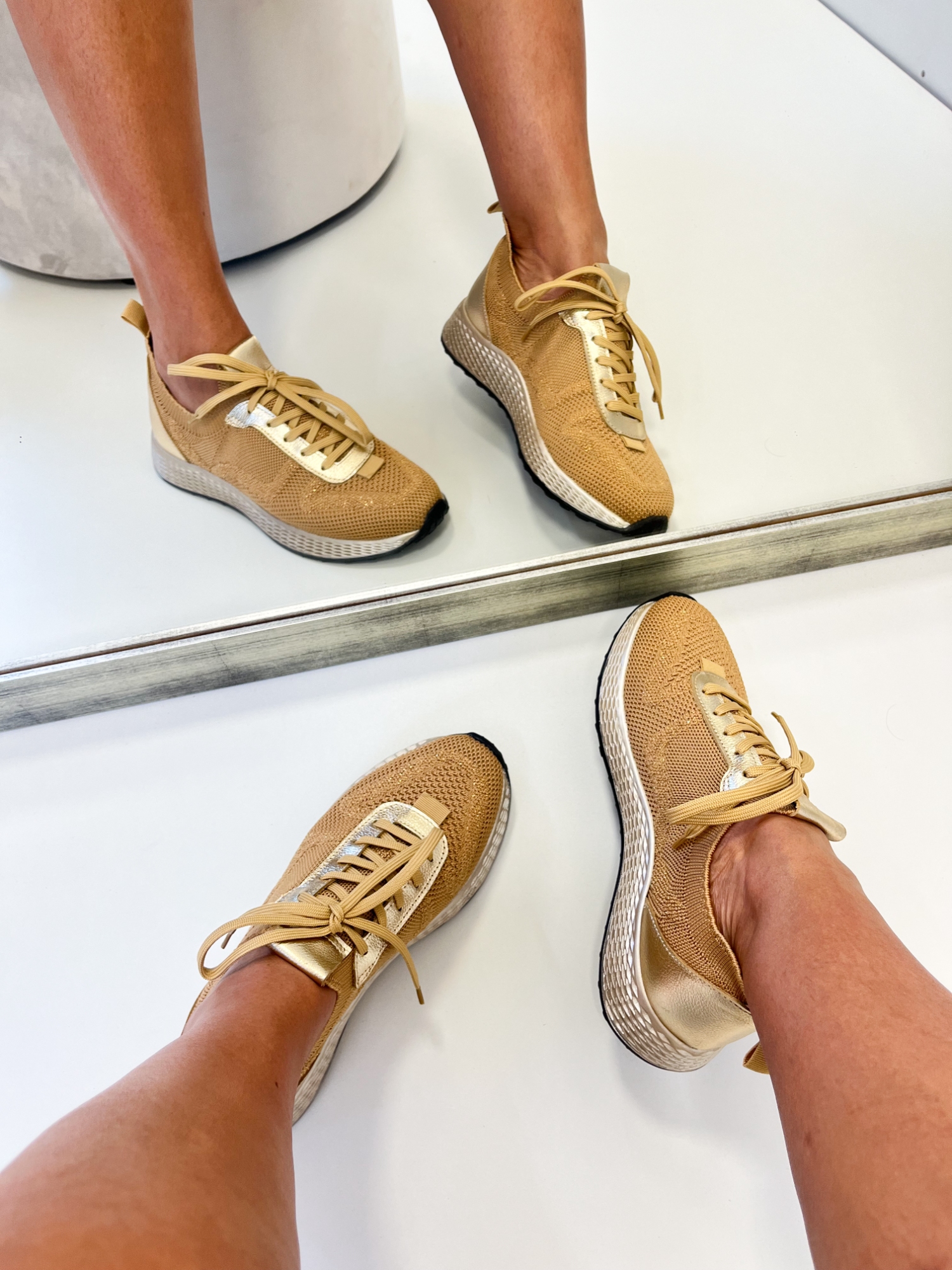 Ayla - Tênis Feminino Casual Knit Dourado Ultraleve Ayla - Tênis Feminino Casual Knit Dourado Ultraleve