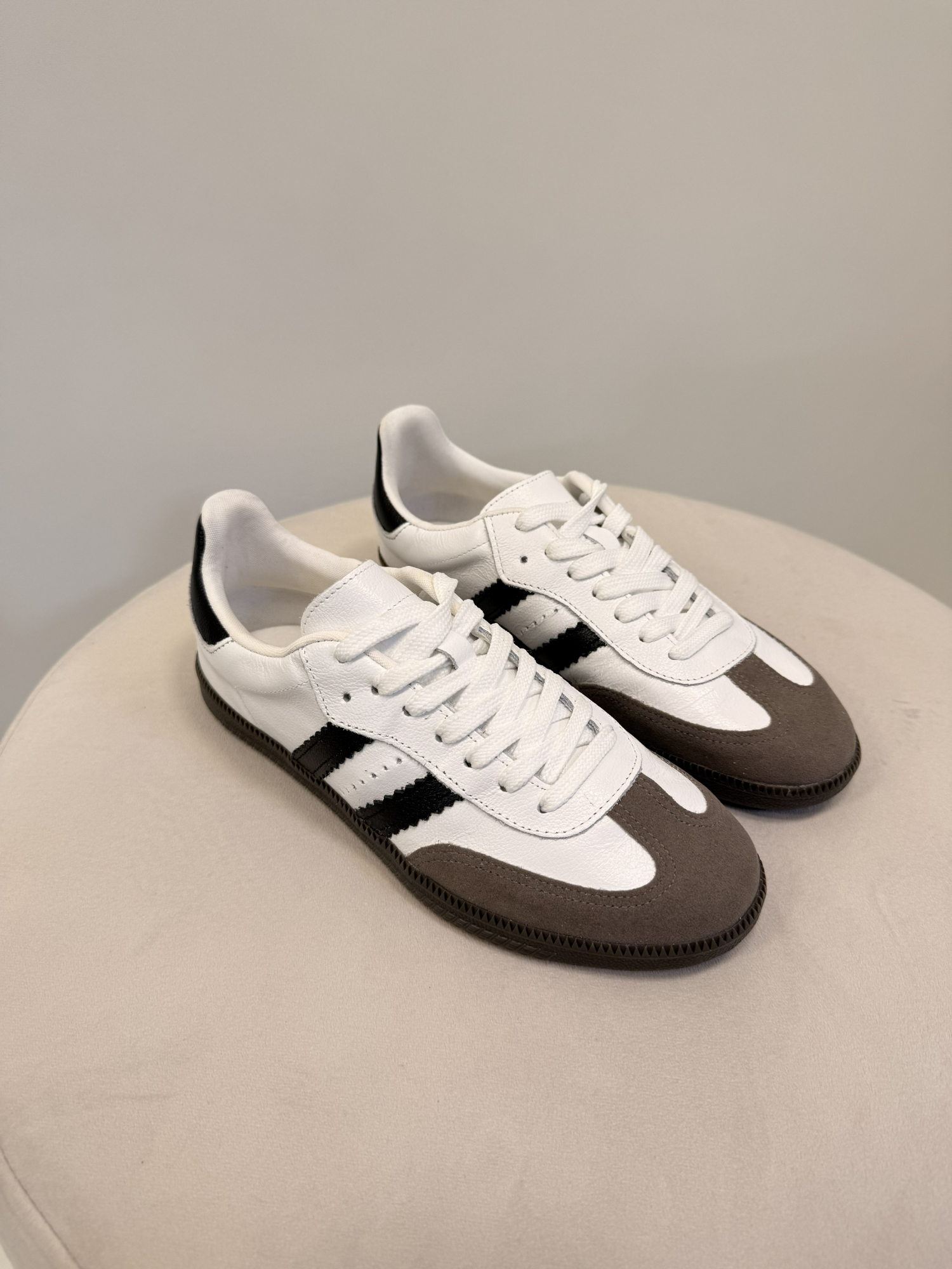 Campana - Tênis Feminino em Couro Branco com Listras Laterais Campana - Tênis Feminino em Couro Branco com Listras Laterais