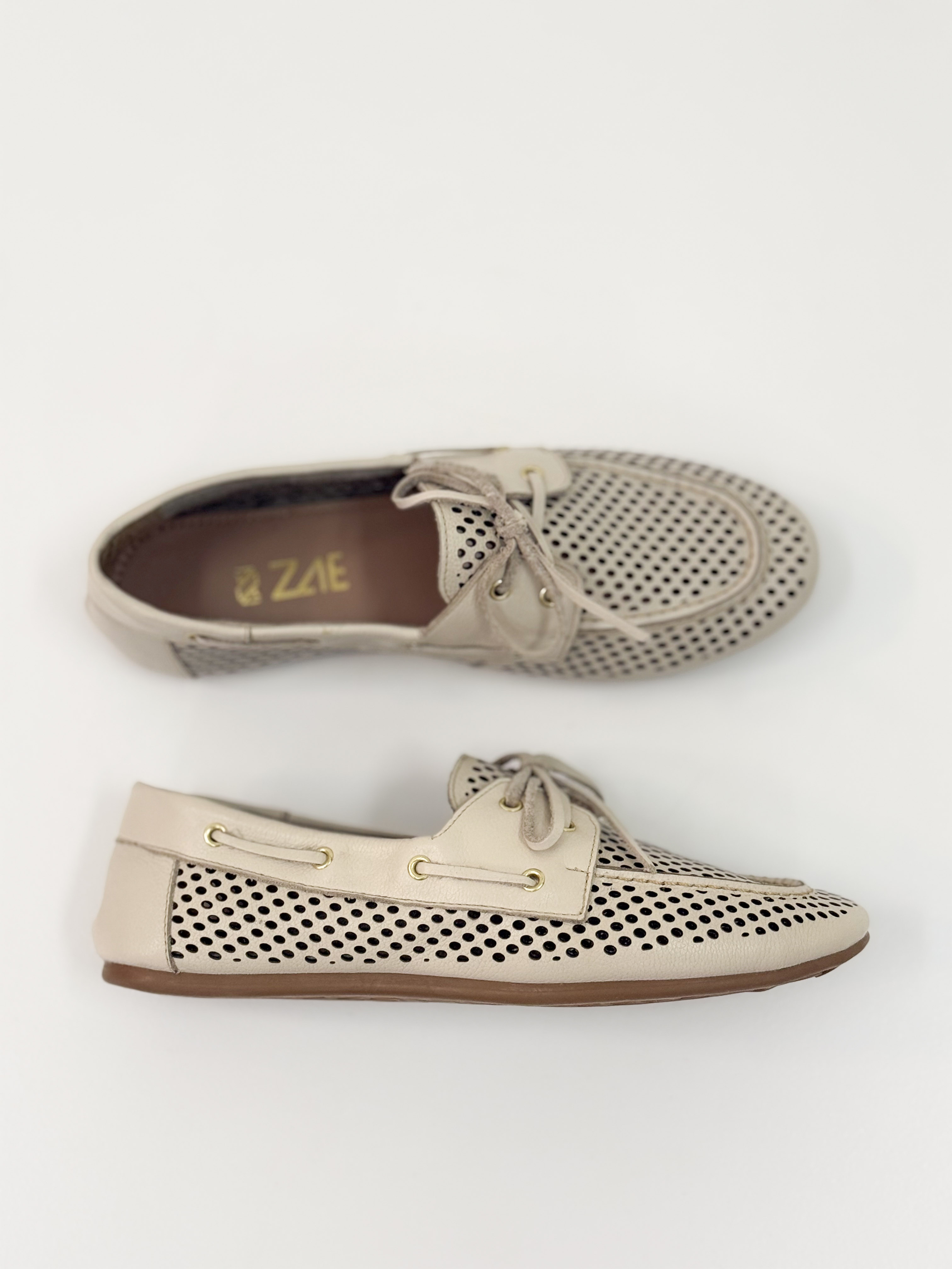 Rose - Mocassim em Couro Off White com Textura Vazada e Cadarço Rose - Mocassim em Couro Off White com Textura Vazada e Cadarço