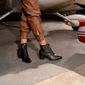 Bota Pegada Cano Baixo Bico Fino Em Couro Feminino Cor Preto