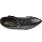 Bota Pegada Cano Baixo Bico Fino Em Couro Feminino Cor Preto