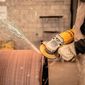 ESMERILHADEIRA ANGULAR DEWALT DWE4577NB2 7" 2700W 220V ESMERILHADEIRA ANGULAR DEWALT DWE4577NB2 7" 2700W 220V