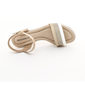 Sandália Piccadilly Cabedal com Recortes Salto Grosso Linho Bege e Branco Sandália Piccadilly Cabedal com Recortes Salto Grosso Linho Bege e Branco