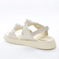 Sandália Papete Moleca Cabedal Corino Duas Tiras Largas com Nós Posterior Elástico Off White Sandália Papete Moleca Cabedal Corino Duas Tiras Largas com Nós Posterior Elástico Off White