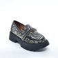 Sapato Mocassim Vizzano Cabedal Duas Tiras com Strass Estampa Zebra Salto Baixo Solado Tratorado Nud Sapato Mocassim Vizzano Cabedal Duas Tiras com Strass Estampa Zebra Salto Baixo Solado Tratorado Nud