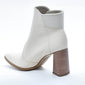Bota Mississipi Cano Curto Bico Fino com Recortes Detalhe Malha Brilhosa Lateral Abertura Salto Médi Bota Mississipi Cano Curto Bico Fino com Recortes Detalhe Malha Brilhosa Lateral Abertura Salto Médi