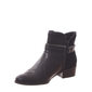 Bota Ankle Boot Cravo & Canela Couro Detalhe Fivela Camurça Preta Bota Ankle Boot Cravo & Canela Couro Detalhe Fivela Camurça Preta