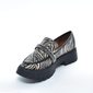 Sapato Mocassim Vizzano Cabedal Duas Tiras com Strass Estampa Zebra Salto Baixo Solado Tratorado Nud Sapato Mocassim Vizzano Cabedal Duas Tiras com Strass Estampa Zebra Salto Baixo Solado Tratorado Nud