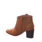 Bota Ankle Boot Via Marte Camurça Detalhe Microperfuros Caramelo Bota Ankle Boot Via Marte Camurça Detalhe Microperfuros Caramelo