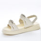 Sandália Papete Moleca Cabedal Corino Duas Tiras Largas com Nós Posterior Elástico Off White Sandália Papete Moleca Cabedal Corino Duas Tiras Largas com Nós Posterior Elástico Off White