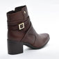 Bota Bottero Couro Cano Curto com Recortes Trabalhado Lateral Fivela Tiras Salto Médio Grosso Marrom Bota Bottero Couro Cano Curto com Recortes Trabalhado Lateral Fivela Tiras Salto Médio Grosso Marrom
