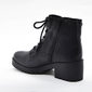 Bota Coturno Bottero Couro Salto Baixo Grosso Solado Tratorado Lateral Zíper Preto Bota Coturno Bottero Couro Salto Baixo Grosso Solado Tratorado Lateral Zíper Preto